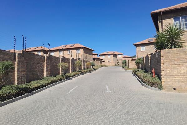 Property For Sale in Centurion (Kosmosdal)

This property is welcoming, it boasts three bedrooms, open plan kitchen, lounge / Dinning ...