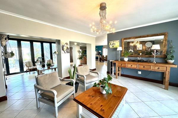 Welcome to this lovely North-facing 4-bedroom home, situated in the modern and popular suburb of Kamma Heights. This home offers sunny open-plan living areas with an indoor braai area, overlooking the lovely and sunny undercover ...