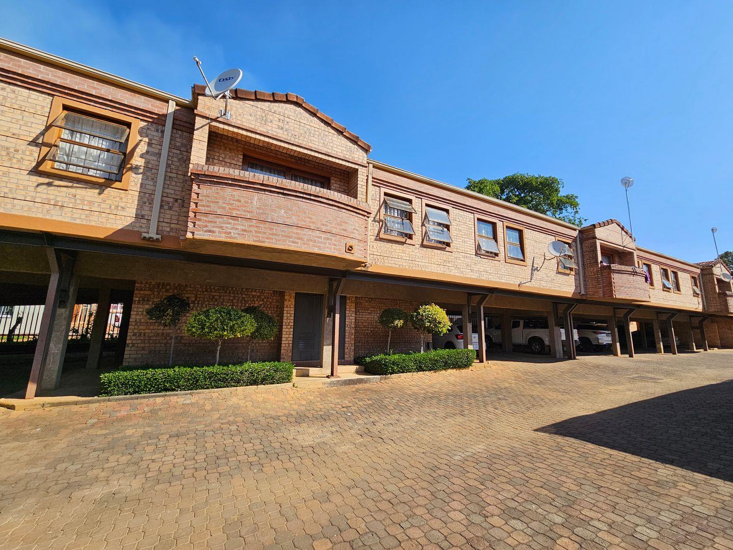 1 Bedroom Townhouse for sale in Louis Trichardt - P24-114695681