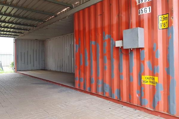 Looking for the perfect space for your workshop? This 65-square-meter container in Rietfontein is just what you need! With prepaid ...