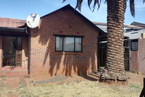 This family home set in a prime locatin of Lenasia only needs a bit of tender love and ...