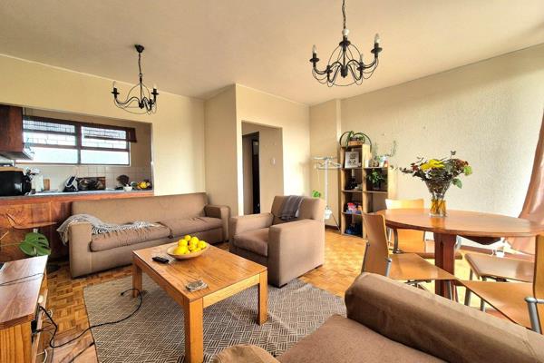 Discover the charm and comfort of this delightful 2-bedroom, 1-bathroom apartment located in the heart of Rosebank, Cape Town. Situated ...