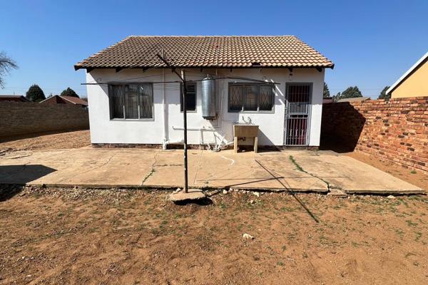 Commercial/business/office space to rent IN Unit 8, Mmabatho. The property is on a busy main road , opposite Letsatsing High school and ...