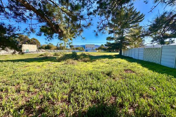 WOW - A rare find in this fast developing village.... just 10 minutes from Hermanus and ...