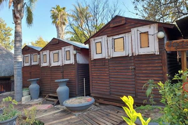 Log Cabin Rooms.
Near Douglasdale in Jukskei Park.

Communal  and shared Living room ...