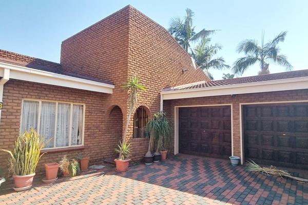 This charming townhouse, located in the heart of Polokwane Central, is perfect for a new family. It features three spacious bedrooms ...