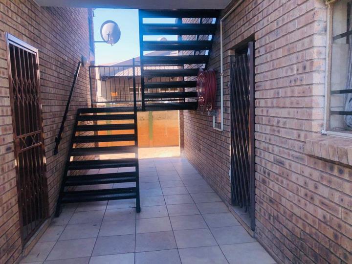 2 Bedroom Apartment / flat for sale in Rustenburg Central - P24-114697889