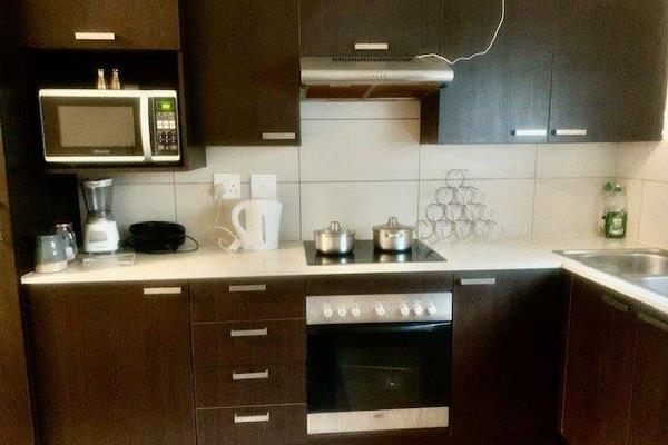 This unit offers 2 bedrooms(b.i.c)

We have a full bathroom, with bath, toilet, shower ...