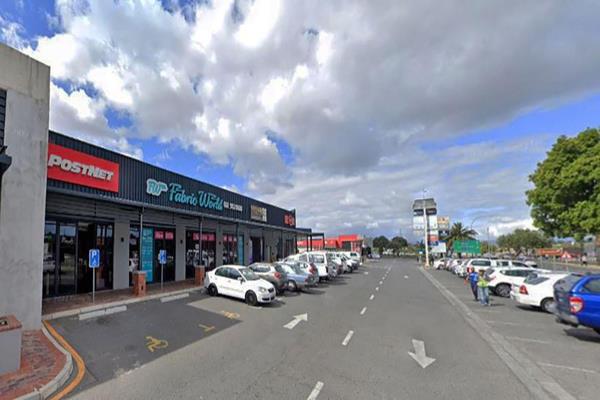 This Retail Space for Rent in the heart of Brackenfell South.
This 200m&#178; retail space offers an exceptional opportunity to ...