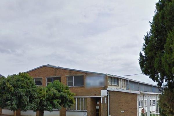 This industrial premises offers a massive 7500 sq/m of space. Currently subdivided in ...