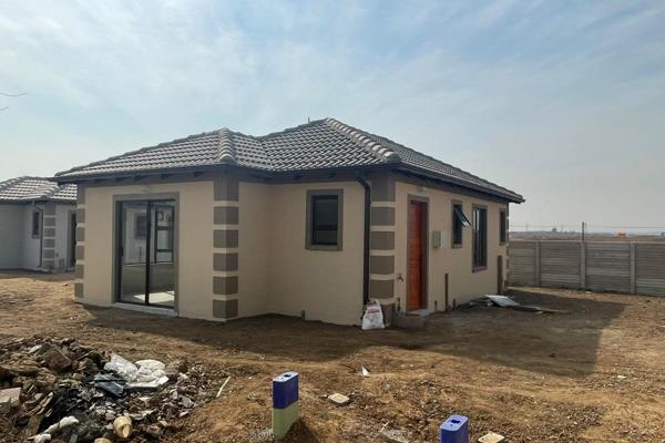 Priced from r720 000!!!

This listing is a 3 bedroom, 2 bathroom at r905 000.00

show houses every saturday 08:00-12:00 &amp; sunday ...