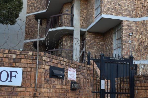 Welcome to your future home.

A cozy 2-bedroom property nestled in Pretoria North, awaiting a caring touch to restore it to its full ...