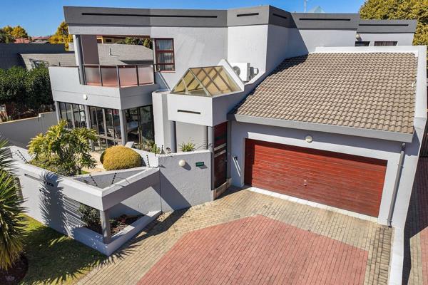 Introducing an exceptional double-storey home nestled in the sought-after boomed off area of Marais Steyn Park. This impressive ...