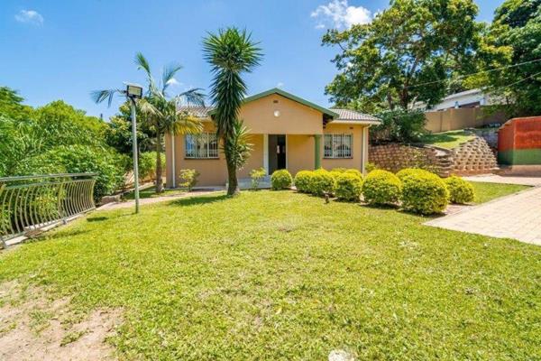 Just minutes away from the esteemed Star College and Athol Heights Junior School this pristine charming secure 2-bedroom garden cottage ...