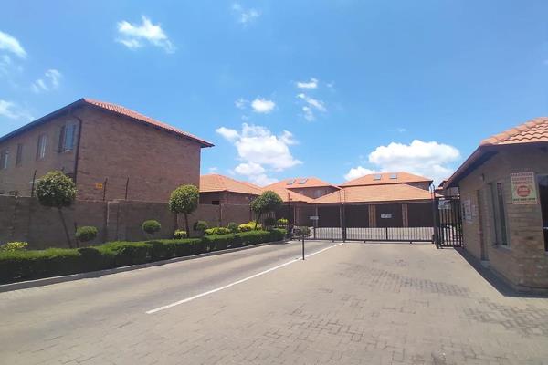 3 Bedroom Townhouse for sale in Pretoria Annlin ...residential area with easy access to main roads, public transport, shopping malls ...