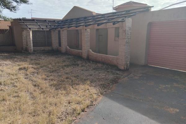 Large Comfortable Family home for Sale in Carletonville 
 
This comfortable family home are perfect for a big family as this home has 3 ...