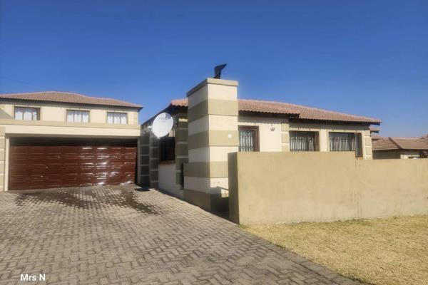 3 Bed,2 Bath&amp; double garage For Sale In Arundo Estate
*Exclusive Mandate*
Value for money
3 Bed,2 Bath, and double garage For Sale ...