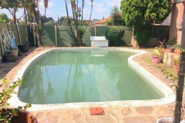 The Hill - Bargain R1,150Mill 
4Beds.  Needs a little TLC...
This 4 Huge bedroom home ...