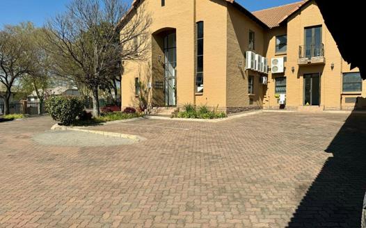 Commercial Property to rent in Fourways