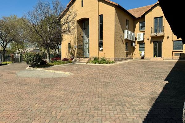 Centrally located in Fourways, this office park provides easy access onto William Nicol ...