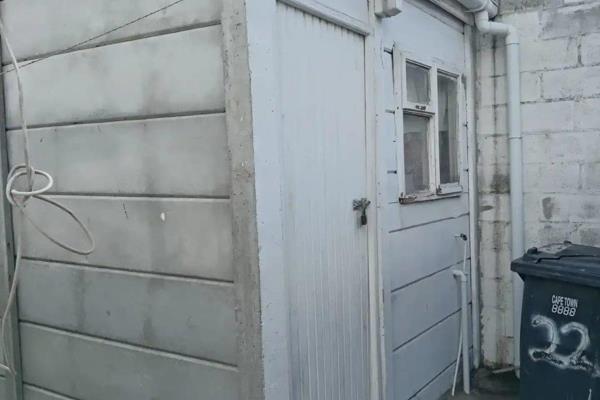 This neat 1 bedroom house, comes with a lounge , kitchen , family bathroom with shower.
Off street parking.

Also there is an ...