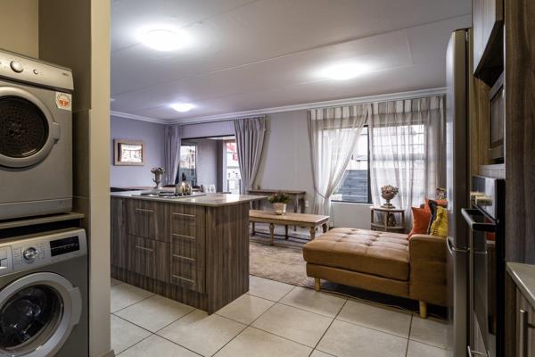 PERFECT HOUSE FOR YOUNG COUPLES
This townhouse is in a gorgeous and sought after estate in Montana, situated above Braam Pretorius.
3 ...