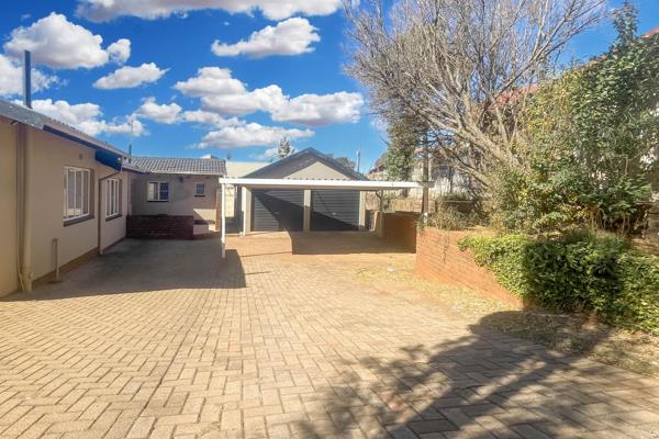 Welcome to your dream home in the beautiful suburb of Wilro Park, located in the heart of Roodepoort, Gauteng. This stunning property ...