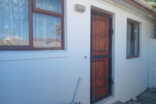 ***EXCLUSIVE SOLE MANDATE***

Lockup and go townhouse that&#39;&#39;s priced to sell in Zeekoevlei Mews, Eighth Avenue, Grassy ...