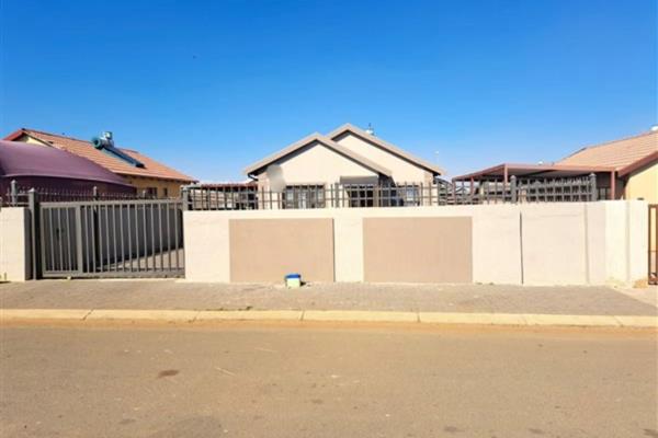 This beautiful three bedroom house in block vv for rental
The house is available as in now
The house has futures like:
Three bedroom ...