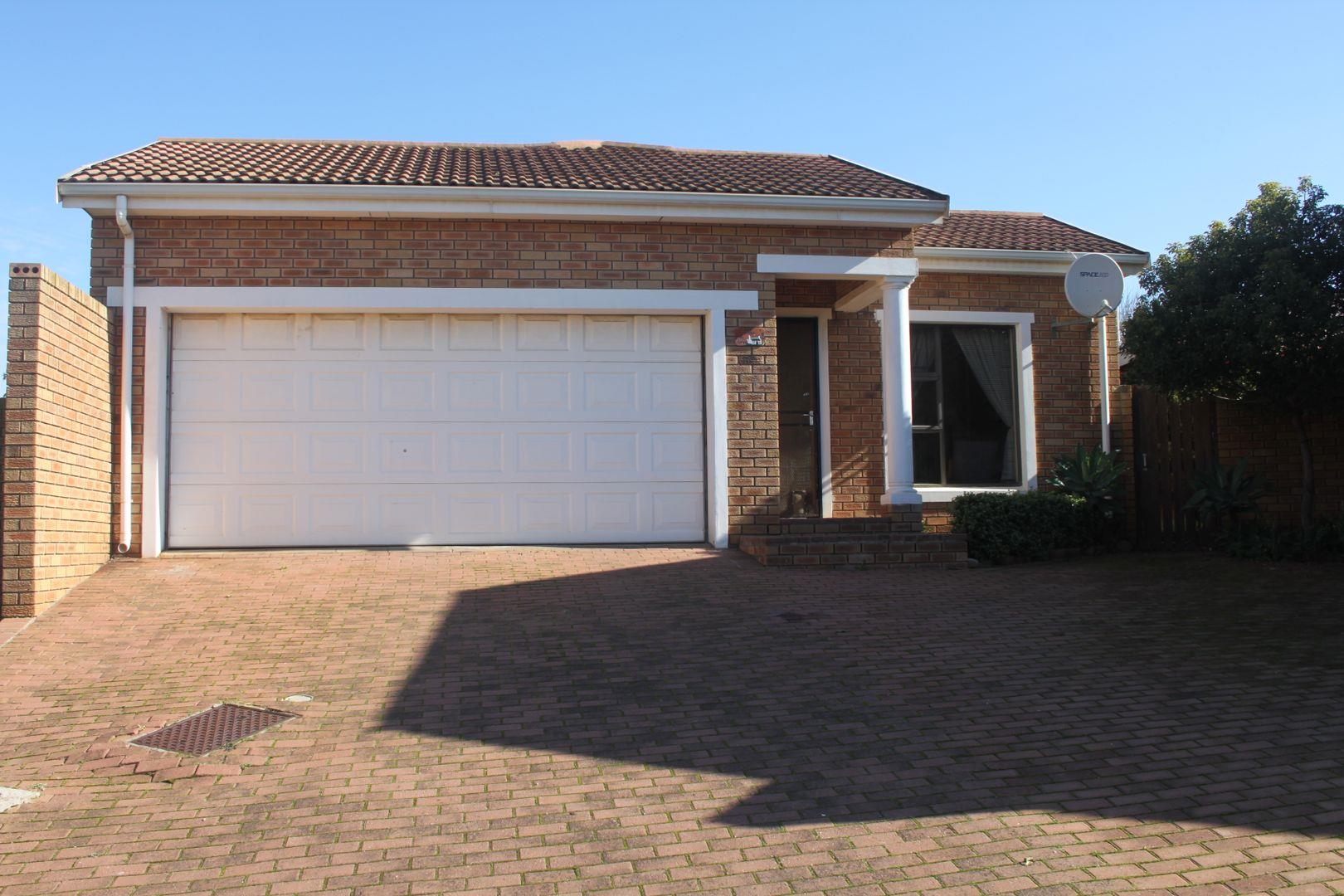 2 Bedroom House for sale in Moorreesburg P24114705150