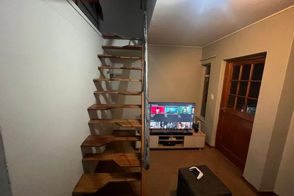 68 Melville Mews 
Loft apartment 
R6000 
On Orange street in Auckland Park 
Opposite ...