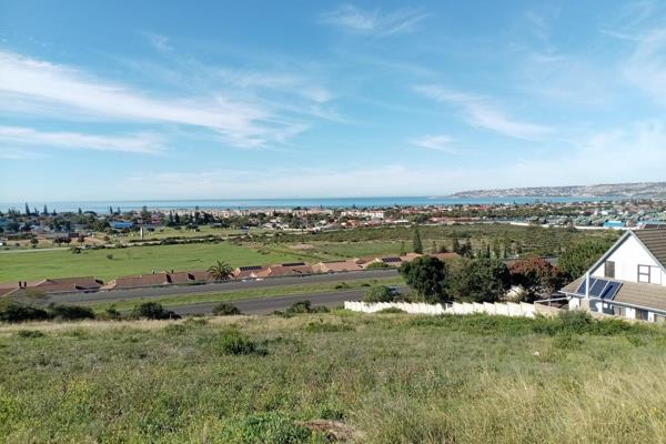 Stunning Views. Perfect location. 

This 1609 m&#178; vacant stand in Hartenbos ticks ...