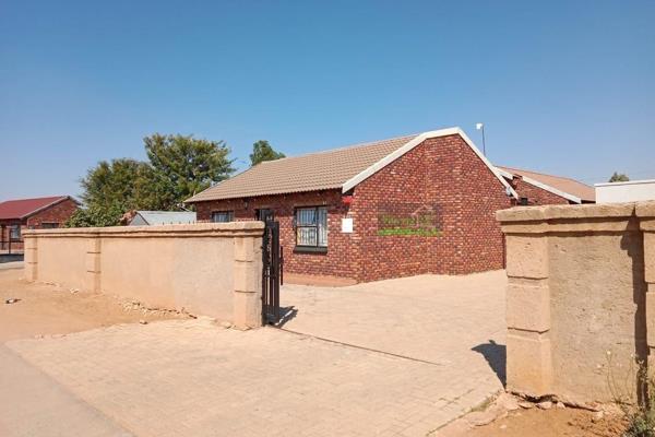 A well taken care property in a nice Area of Mmabatho.
Property Proximities
Very close to surgeries, schools, clinic, caltex filling ...