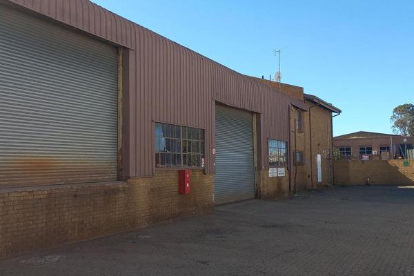 This property is situated in the heart of Jet Park.

With a 660m2 warehouse and 220m2 ...