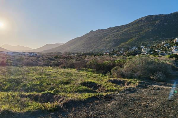 Exclusive Listing - Offers from R4 200 000 

Perfectly situated in the serene Fish Hoek valley, this expansive and highly desirable ...