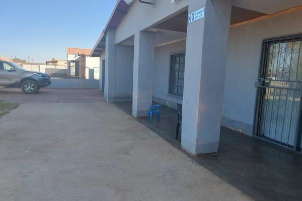 Secure and Neat Family Home For Sale In Zeerust

Perfect opportunity for a starter ...