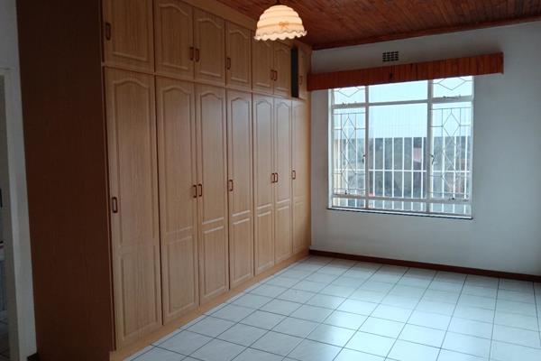 This is a 1 bedroom 1 bathroom house with a very beautiful kitchen and very spacious too. The property is situated in a very nice area ...