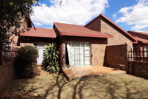 This delightful 2-bedroom townhouse in Bronkhorstspruit offers an abundance of space with its open-plan living areas, including a ...