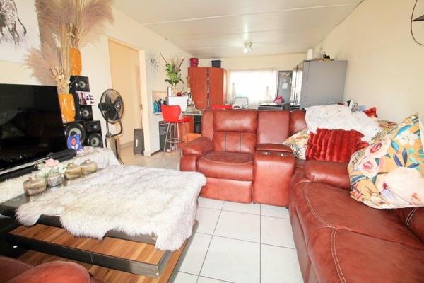 Property Overview:
Bedrooms: 2
Bathrooms: 1
Location: Ground Floor
Type: Apartment
Key Features:
Spacious Living: Enjoy the large ...