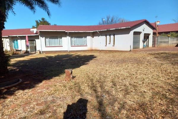 Welcome to this delightful family home nestled in the heart of Bergsig, a sought-after neighborhood known for its tranquil surroundings ...