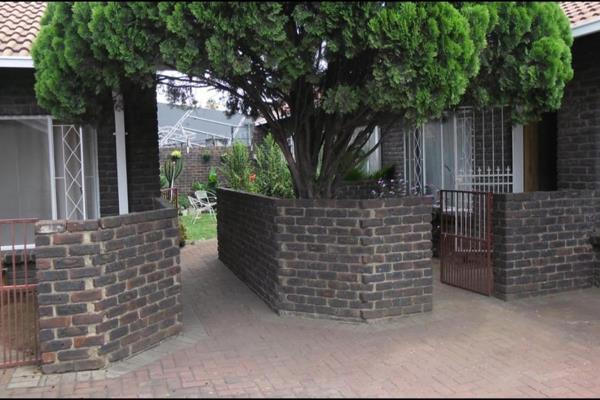 Perfect little complex for a property investor!

This property currently has a rental monthly income of R21 000.00

Property ...