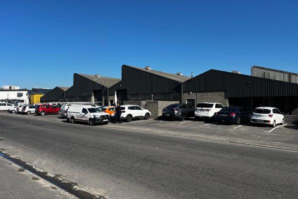 Located at 25 Tekstiel Street, in the heart of Parow Industria, is this 850sqm ...