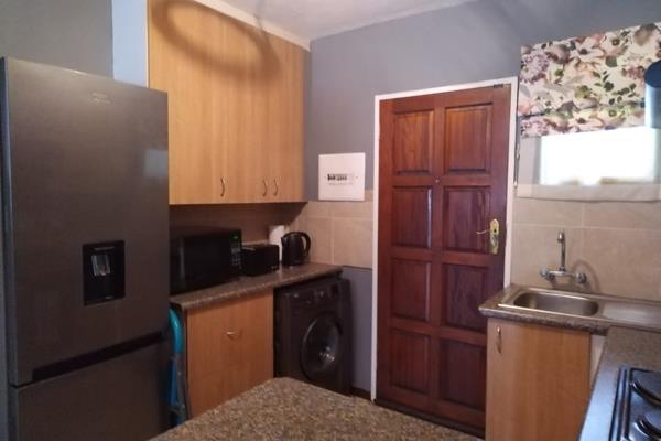 2 bedroom apartment for rental  in a 24 hour security estate 

One bath tub and a shower

Location : Pretoria orchards
Ground ...