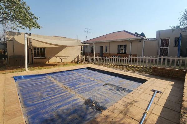 Charming house with two flatlets for sale in Alberton north&#160; 

BUYING POINTS:- 

MAIN HOUSE: 

* Three spacious bedrooms ...