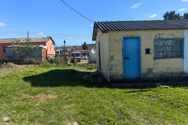 Sizwe Mlungwana Properties presents 2 roomed semi dedutched home.

This home has a bathroom inside.

This home needs some ...