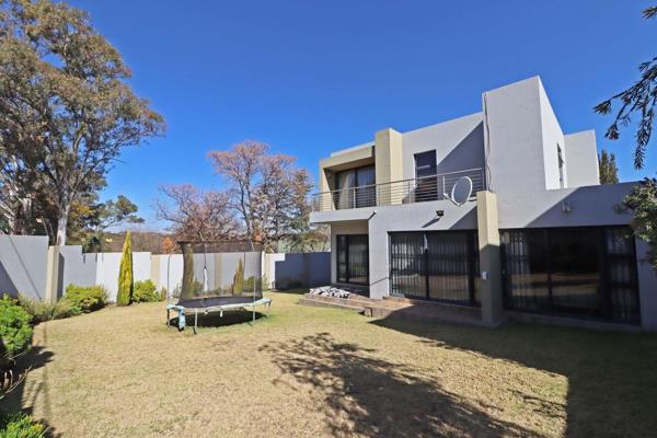 Welcome to this inviting 4-bedroom house located in the heart of Bryanston. 

As you step inside, you will be greeted by a spacious ...