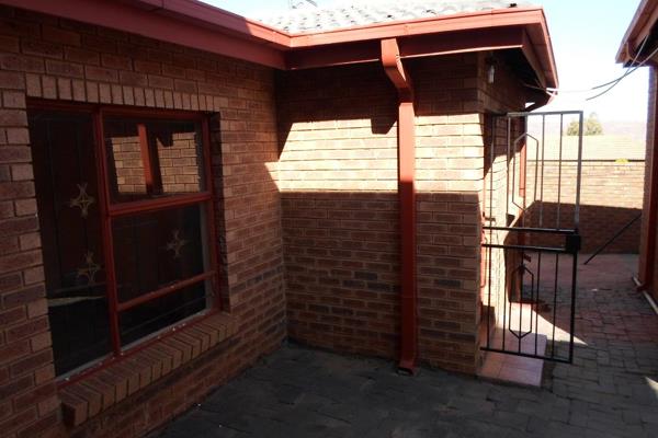 Two bedroom cottage in a secluded area is available for rental with immediate effect. Ladyselborn is in Suiderburg, very quiet place ...