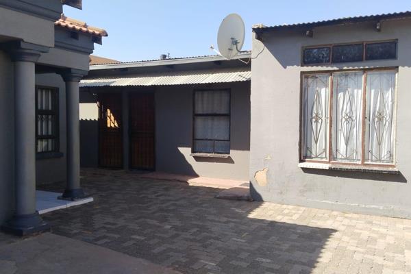 BEAUTIFUL THREE BEDROOM HOUSE | LOCKUP GARAGE | FLATLET WITH THREE ROOMS

Why to Buy?

- ...