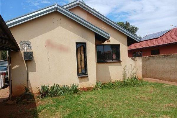 This home comprises of 2 bedrooms, lounge, kitchen and a neat bathroom,
The property is within walking distance to Protea Glen Mall and ...