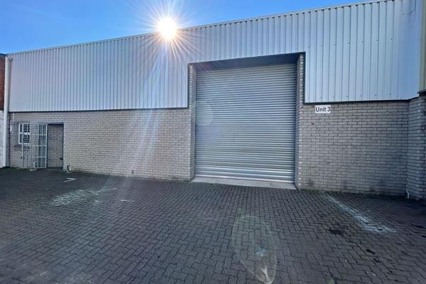 This extremely neat and well-maintained 400m&#178; open-plan warehouse is available for ...